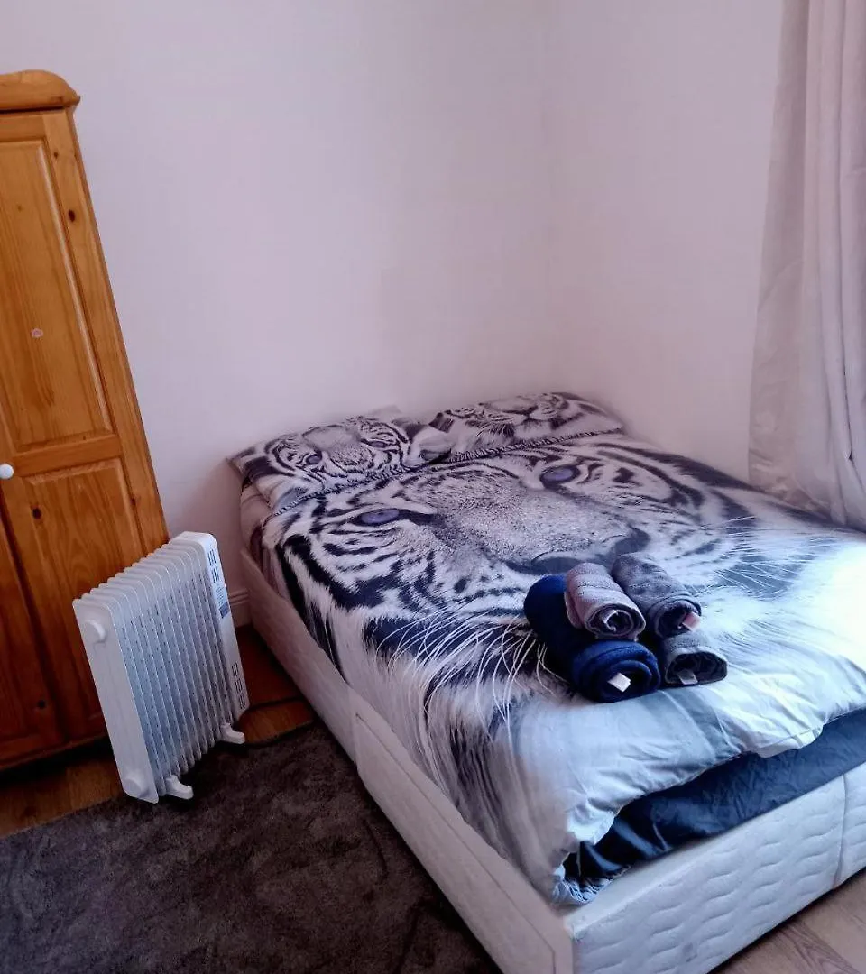 Cabra Park Modern Stay Dublin 0*,